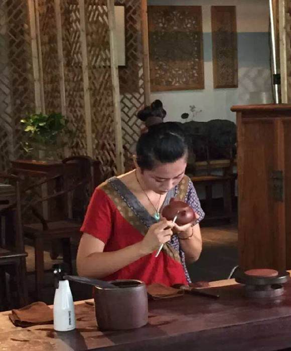 紫砂艺人王佳伊，工艺美术师