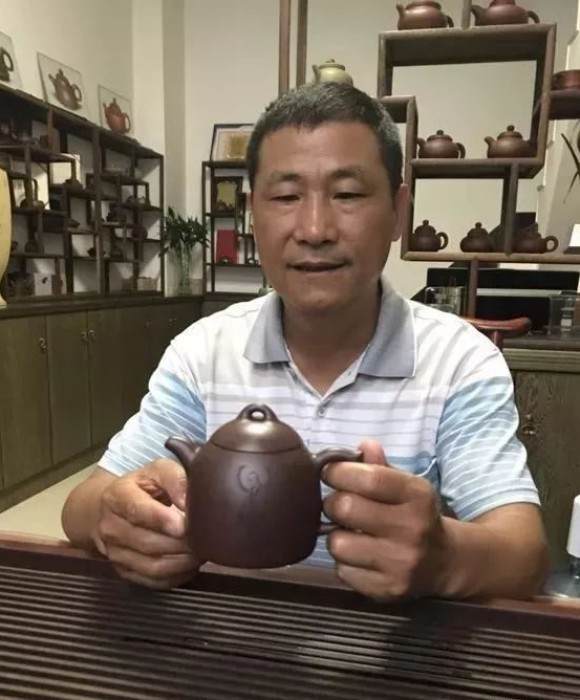 紫砂艺人王其明，工艺美术师