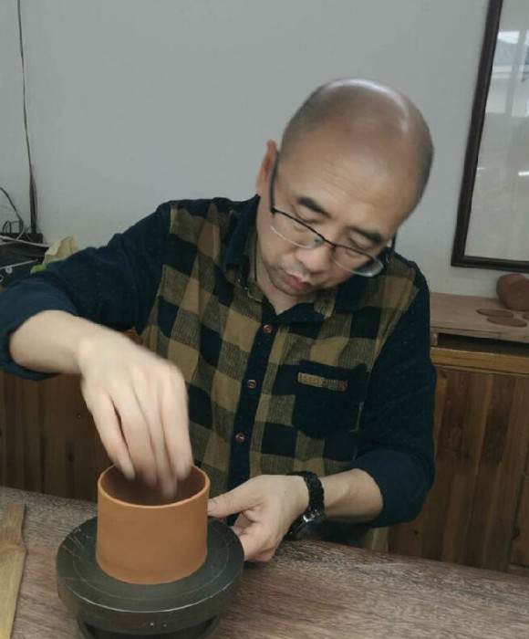 紫砂艺人王卫明，正高级工艺美术师