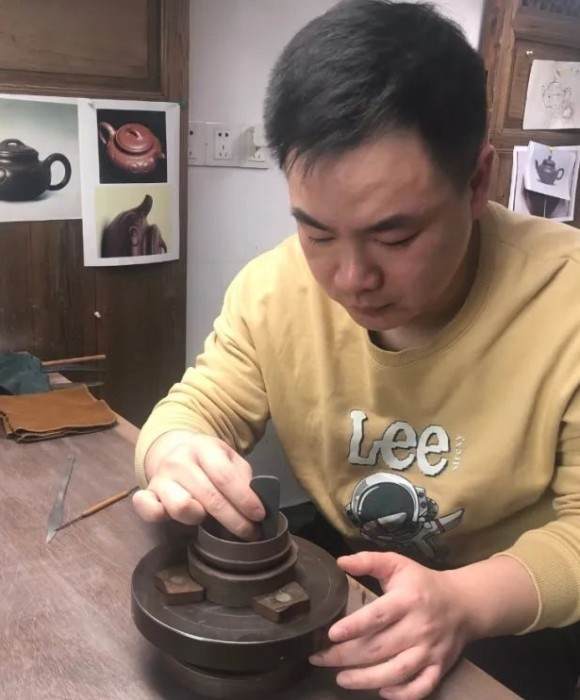紫砂艺人王君伟，工艺美术师