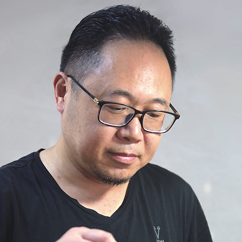 紫砂艺人王国新，高级工艺美术师