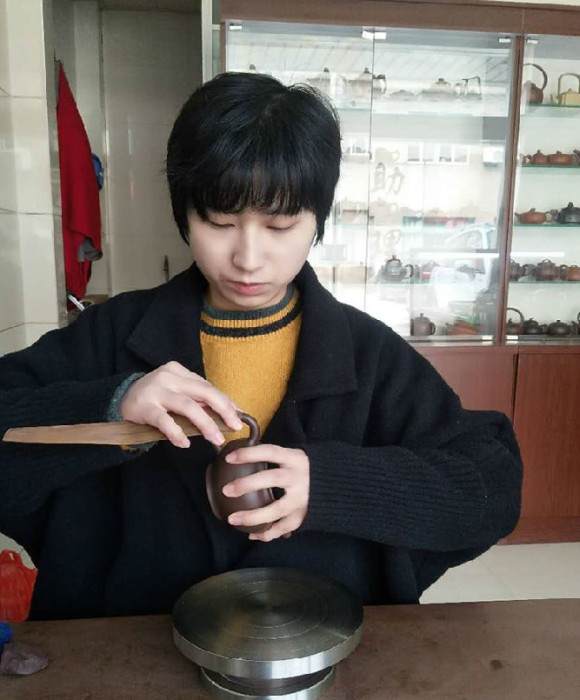 紫砂艺人王婷1991，助理工艺美术师