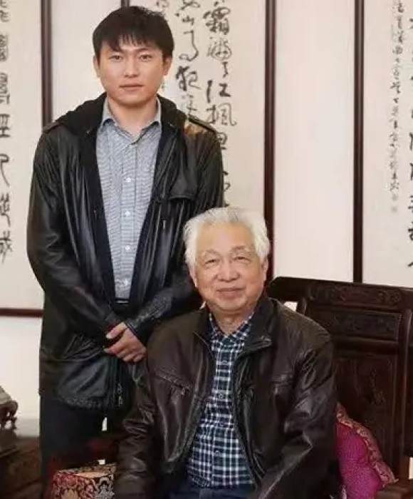 紫砂艺人王宙元，助理工艺美术师