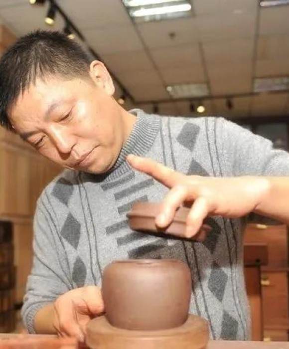 紫砂艺人王小军，高级工艺美术师