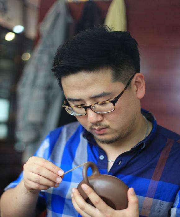 紫砂艺人王康康，助理工艺美术师