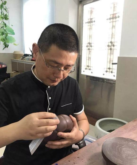 紫砂艺人王建伟，工艺美术员