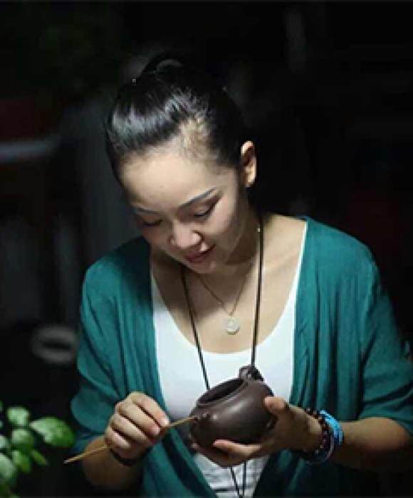 紫砂艺人王建芬，工艺美术师