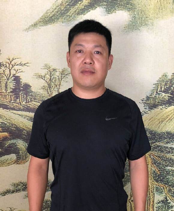 紫砂艺人王志强，工艺美术员