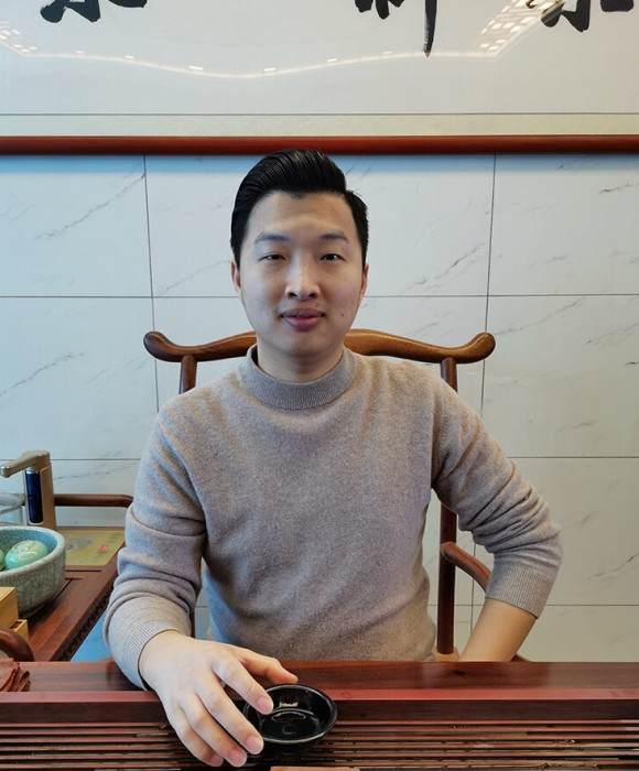 紫砂艺人王意峰，助理工艺美术师