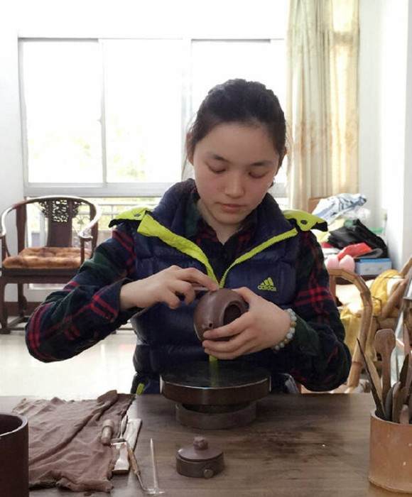 紫砂艺人王敏慧，工艺美术师