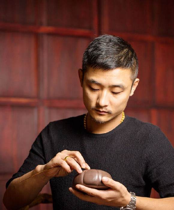 紫砂艺人王星宇，助理工艺美术师