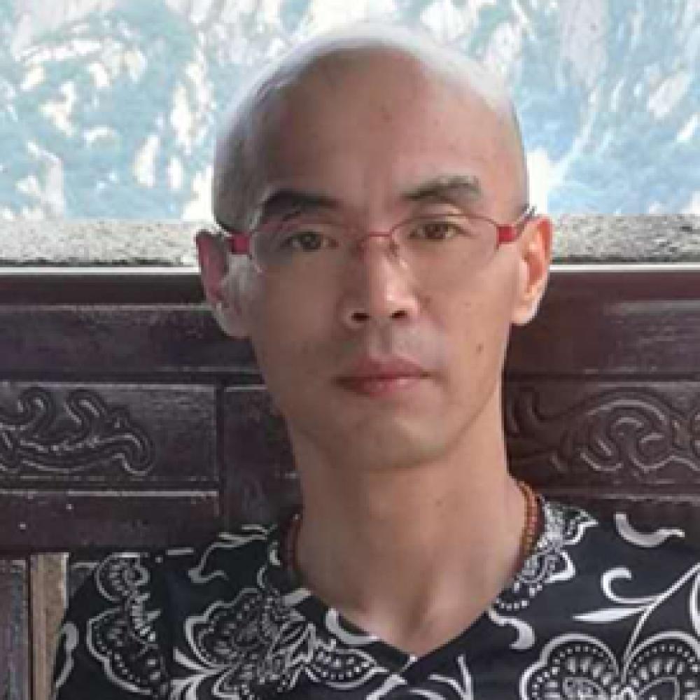 紫砂艺人王春明，高级工艺美术师
