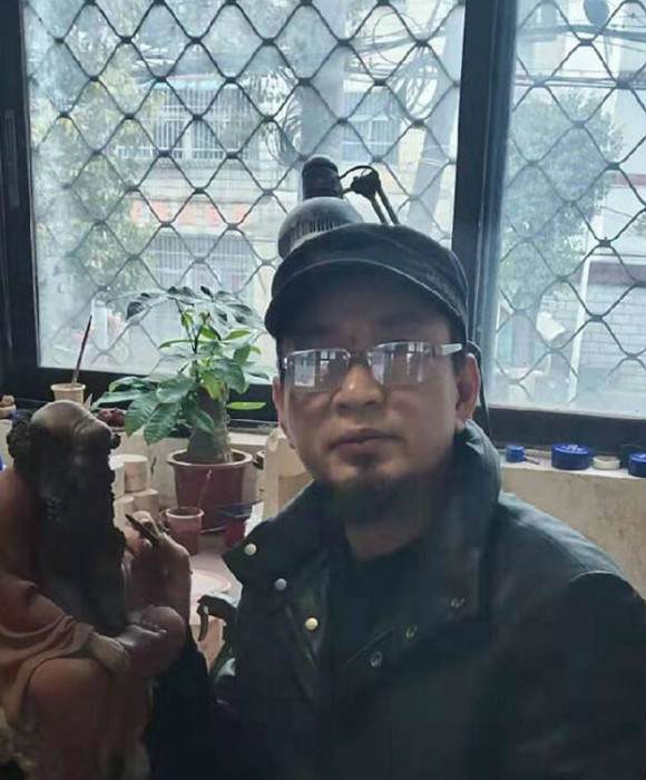 紫砂艺人王有贵，工艺美术师