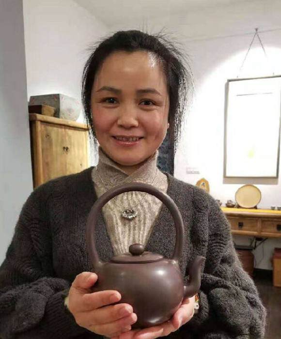 紫砂艺人王朝红，工艺美术师
