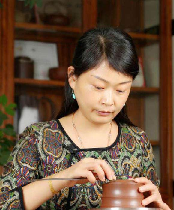紫砂艺人王梅兰，工艺美术师