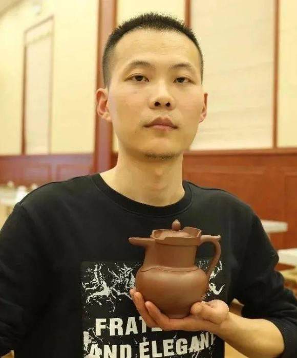 紫砂艺人王益党，助理工艺美术师