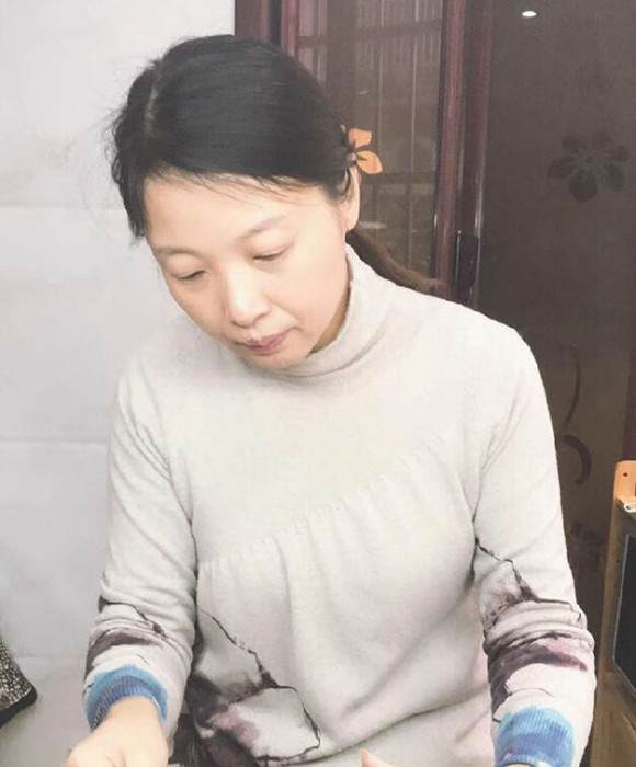 紫砂艺人王美琴，助理工艺美术师