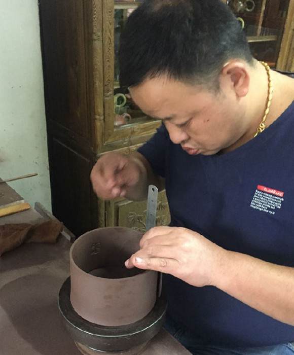 紫砂艺人王长春，工艺美术师
