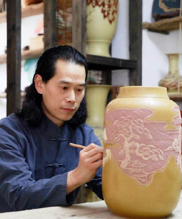 紫砂艺人白峰，助理工艺美术师