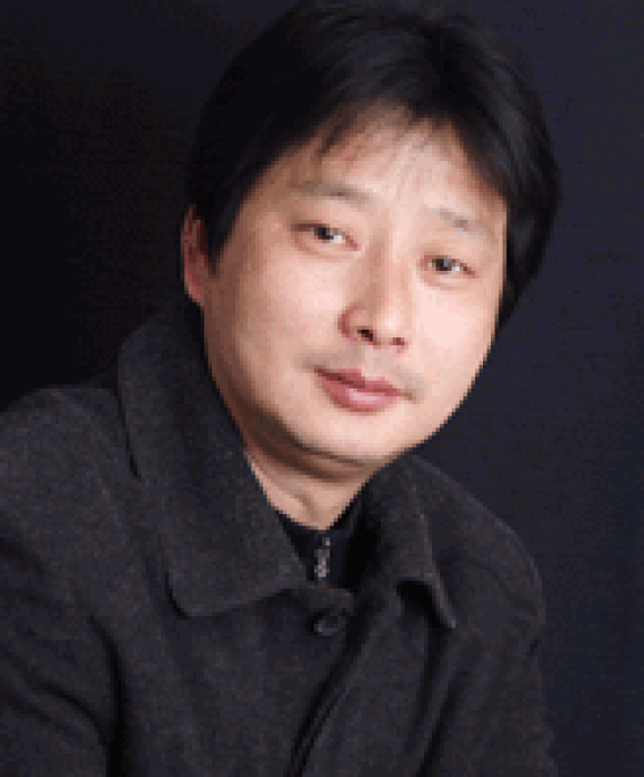 紫砂艺人眭龙俊，正高级工艺美术师（乡土人才评审获得）