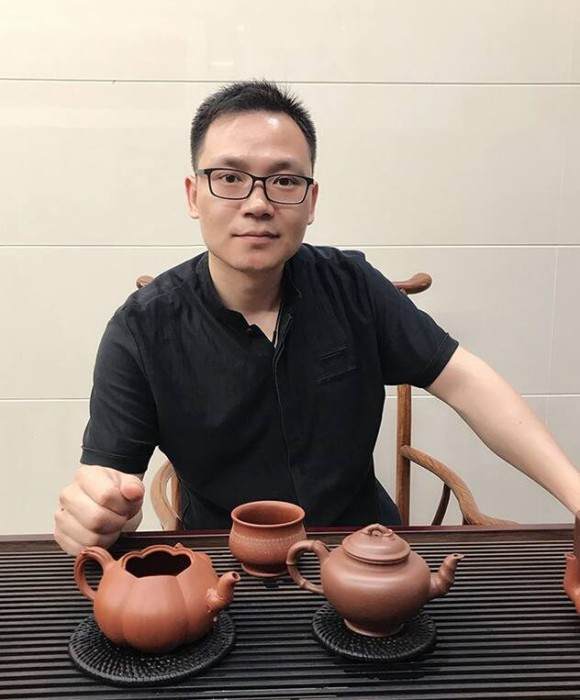紫砂艺人瞿剑，工艺美术师