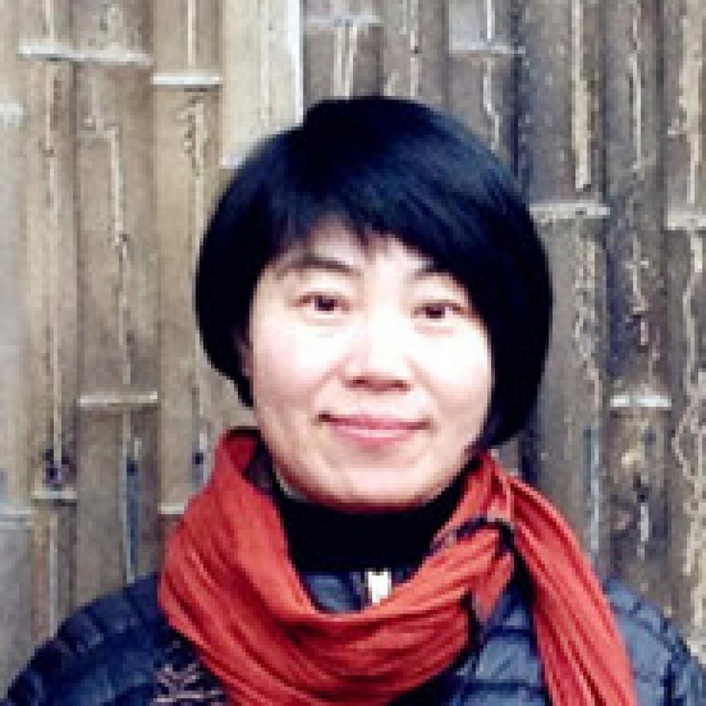 紫砂艺人瞿华娣，正高级工艺美术师（乡土人才评审获得）