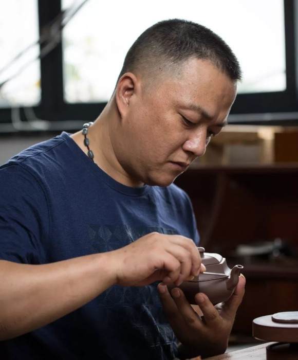 紫砂艺人石伟，工艺美术员
