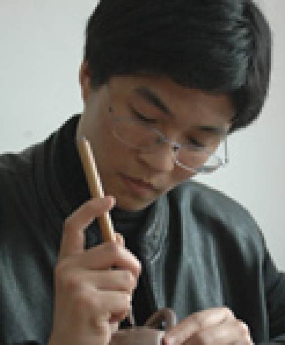 紫砂艺人祁明亮，助理工艺美术师