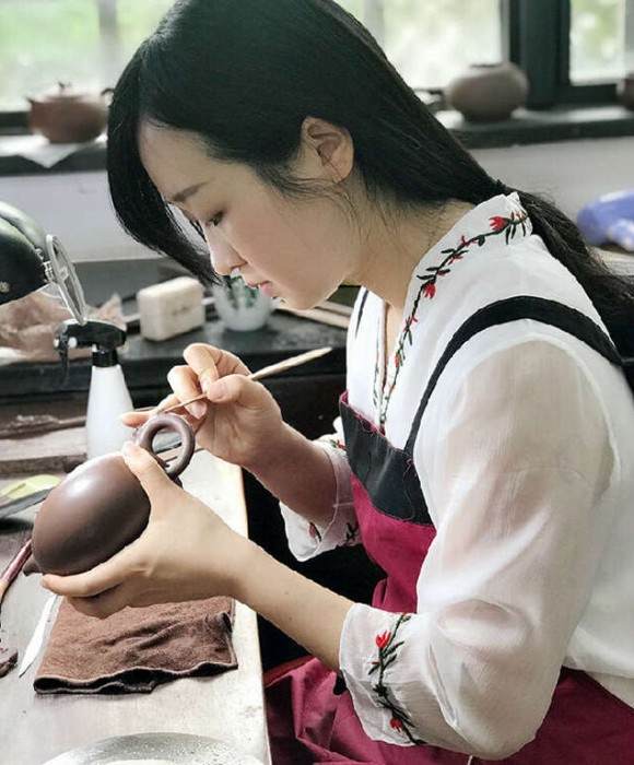 紫砂艺人祝妍，工艺美术师