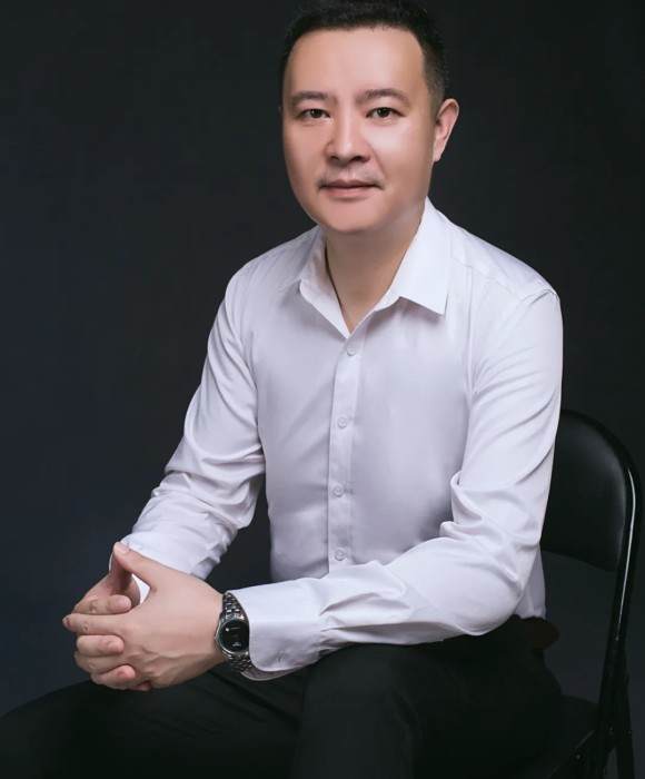 紫砂艺人秦俊龙，民间实力派