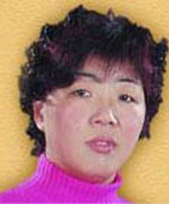 紫砂艺人秦国萍，高级工艺美术师