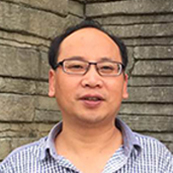 紫砂艺人秦永强，正高级工艺美术师（乡土人才评审获得）