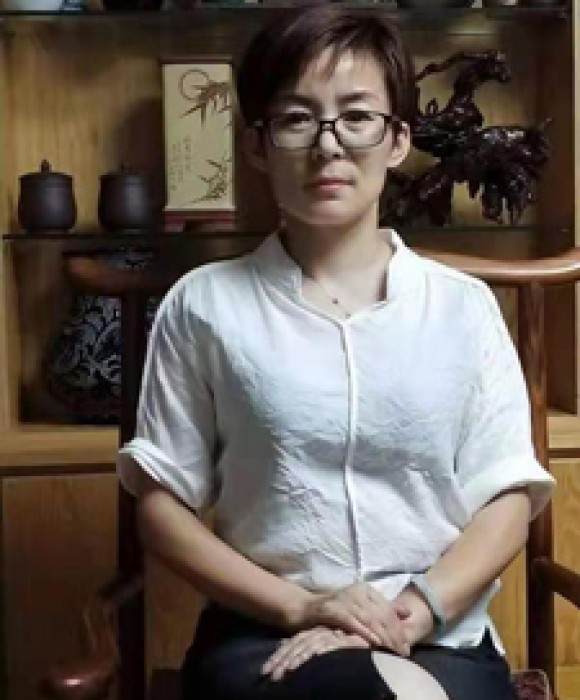 紫砂艺人秦莺，工艺美术师