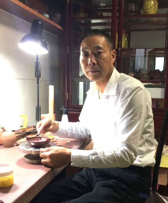 紫砂艺人穆明龙，高级工艺美术师