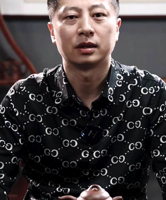 紫砂艺人章伟伟，工艺美术师
