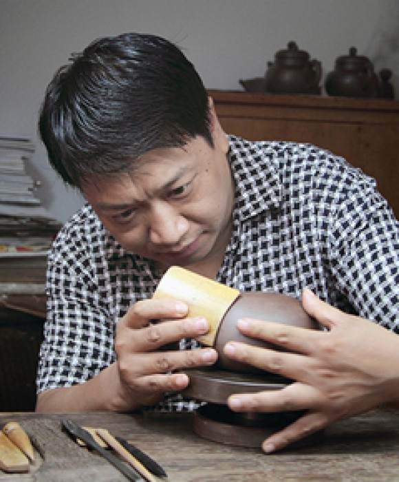 紫砂艺人管建平，工艺美术师