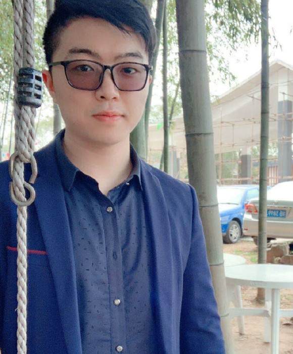 紫砂艺人纪文超，工艺美术员