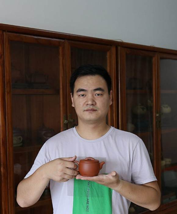 紫砂艺人罗俊飞，工艺美术师