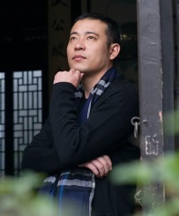 紫砂艺人耿浩，高级工艺美术师（乡土人才评审获得）