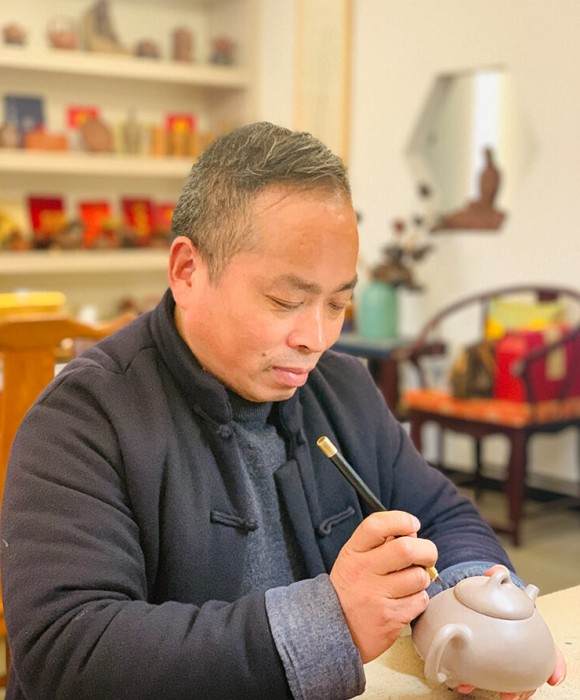 紫砂艺人耿红军，助理工艺美术师