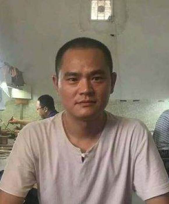 紫砂艺人肖玉华，助理工艺美术师