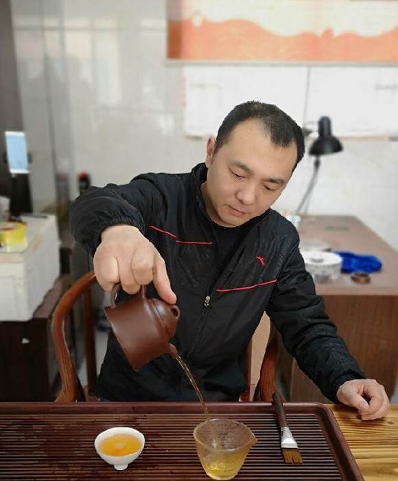 紫砂艺人肖飞，助理工艺美术师