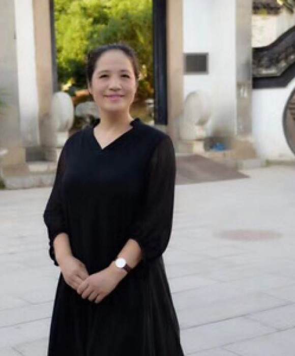 紫砂艺人胡国琴，高级工艺美术师