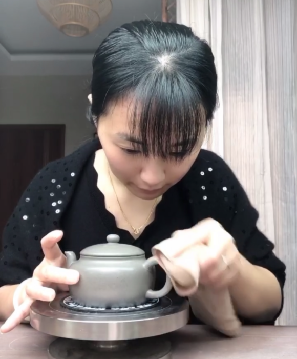 紫砂艺人胡姣姣，民间实力派