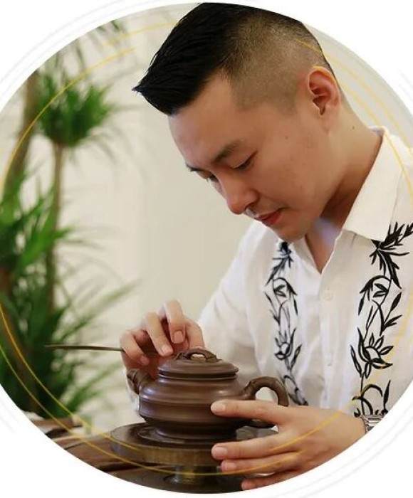 紫砂艺人胡松彪，工艺美术师