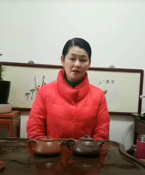 紫砂艺人胡芳，助理工艺美术师