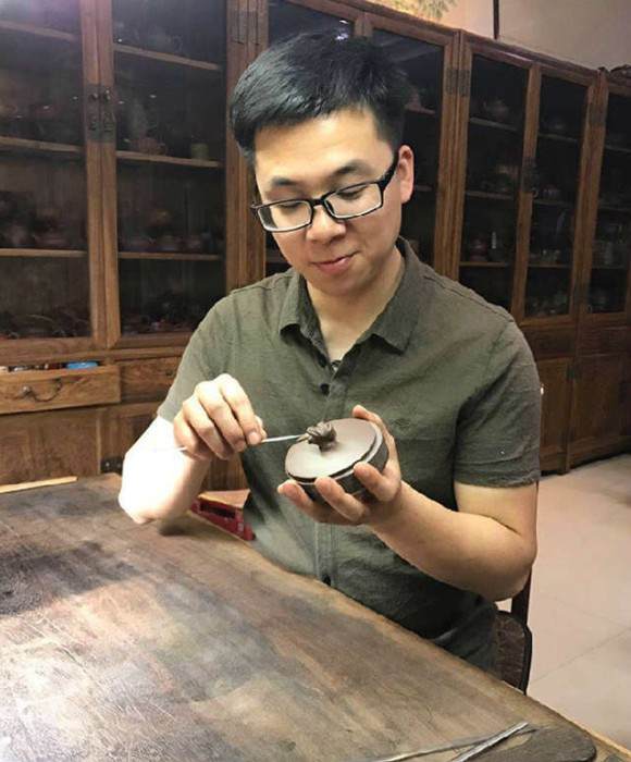 紫砂艺人苏立晨，工艺美术师