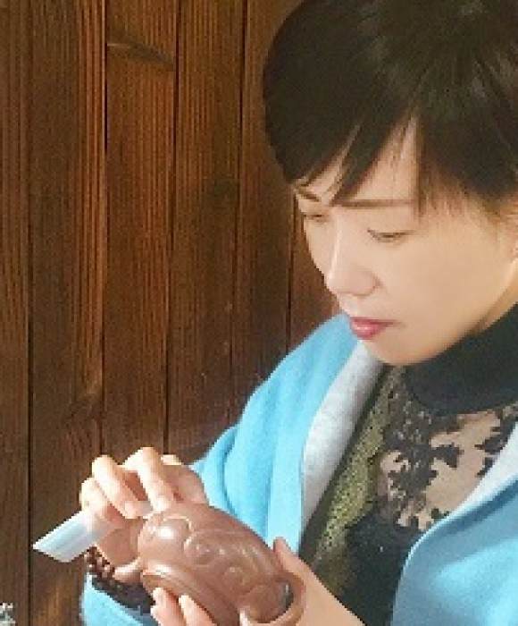 紫砂艺人范丽云，工艺美术师