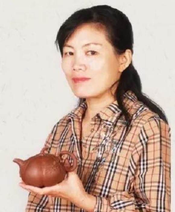紫砂艺人范丽雅，工艺美术师