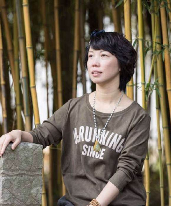 紫砂艺人范亚春，助理工艺美术师